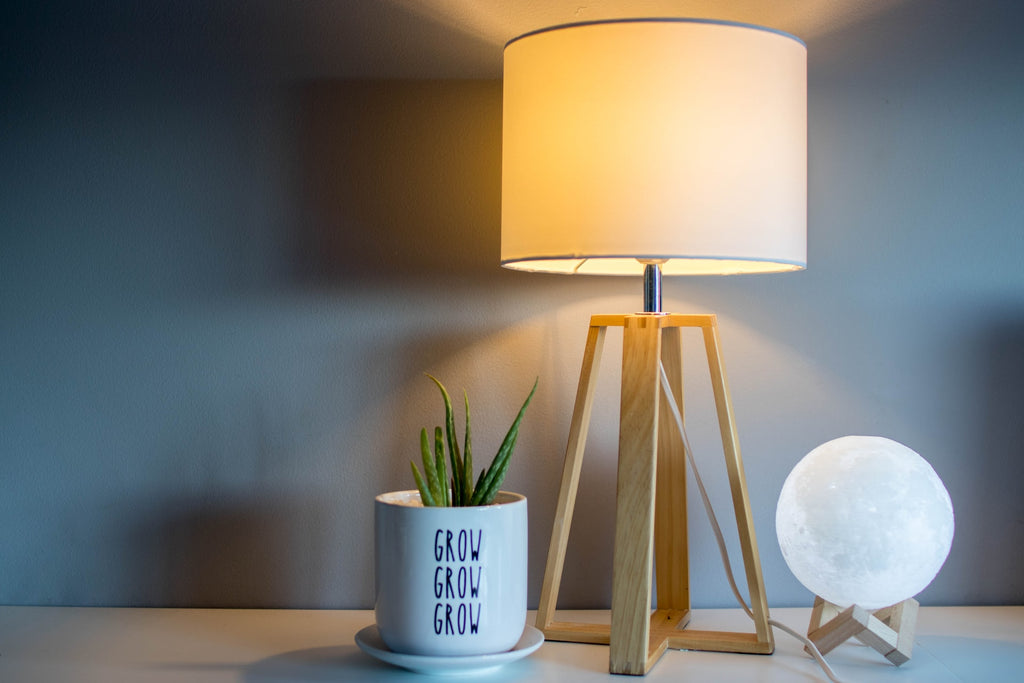 6 Factors to Consider Before Buying Table Lamps